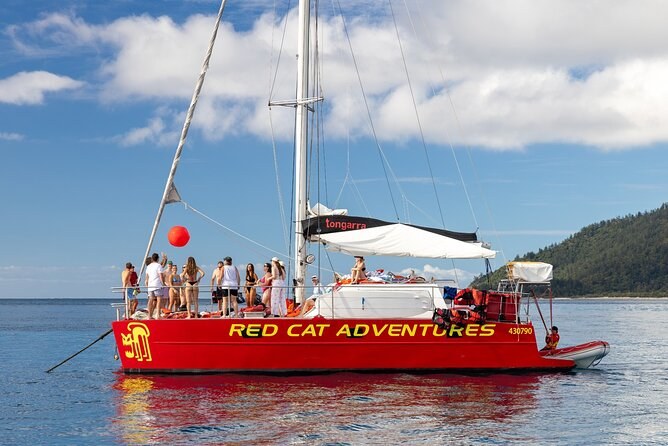Full-Day Whitsunday Sail and Snorkel Adventure with Lunch